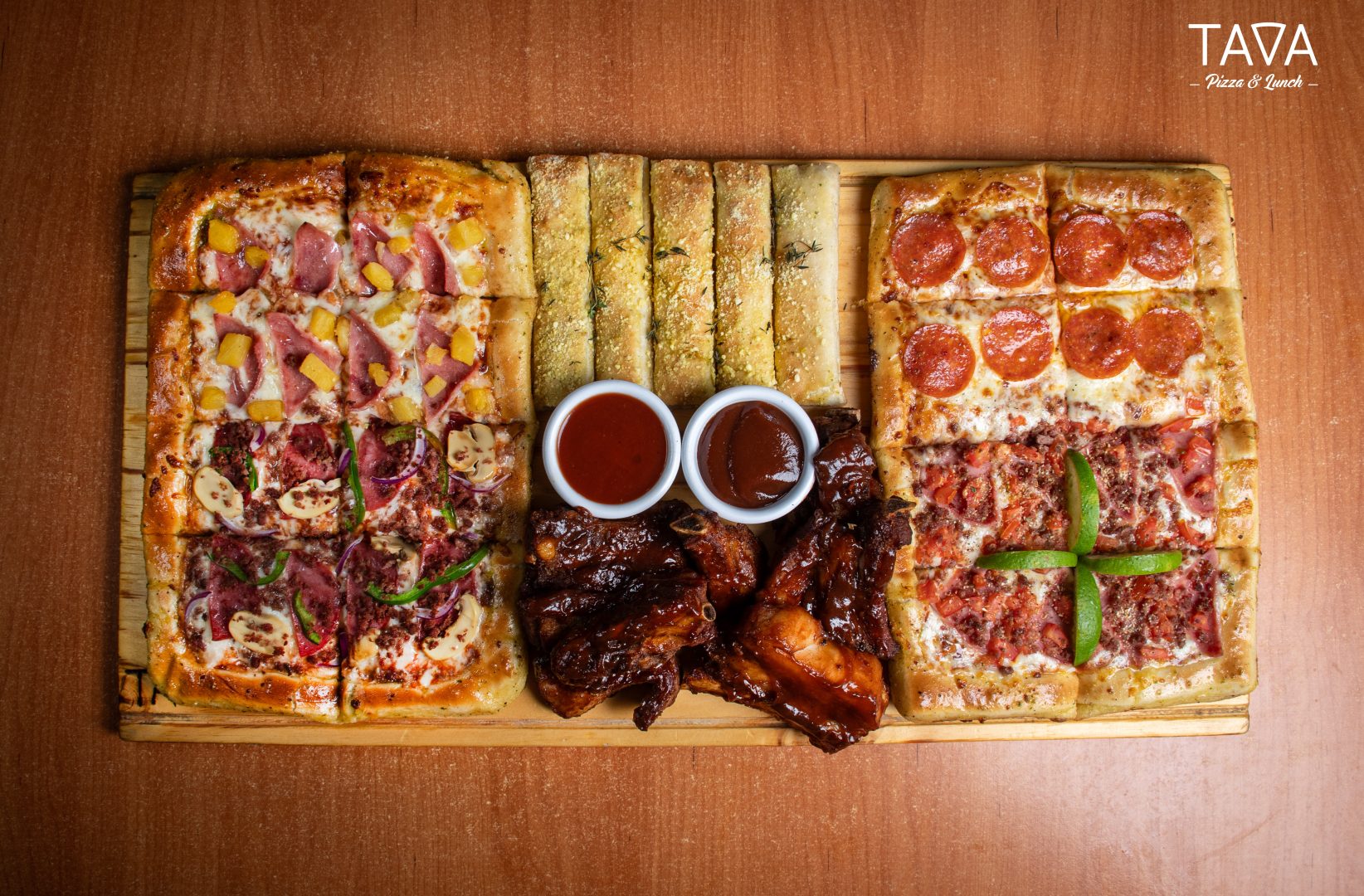 Combo TAVA con pizza, breadsticks y alitas